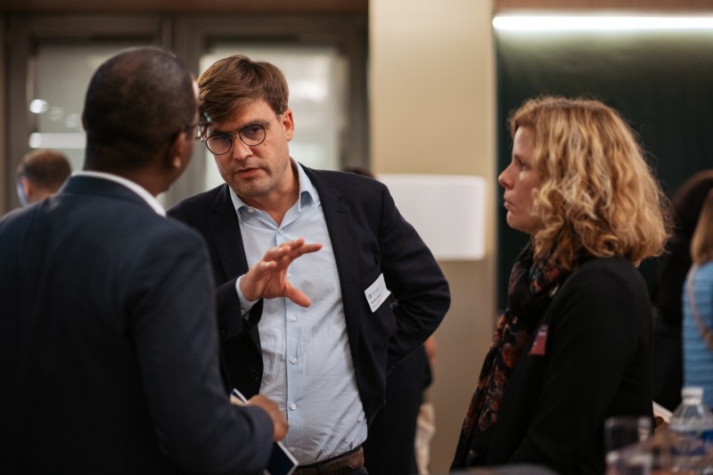 Antoine Benoist, directeur du cabinet Aviséa, en discussion professionnelle